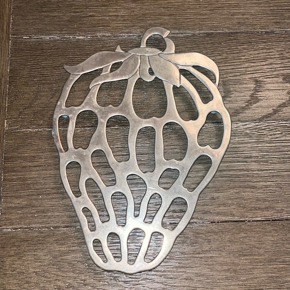 Vintage LEONARD SILVERPLATE Trivet Strawberry Shaped Silverplate wHanger Hook - Picture 9 of 9